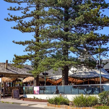 Beach Hotel Resort Teluk Byron Bagian luar foto