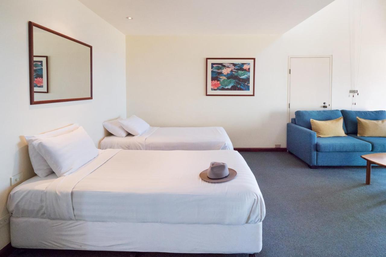Beach Hotel Resort Teluk Byron Bagian luar foto
