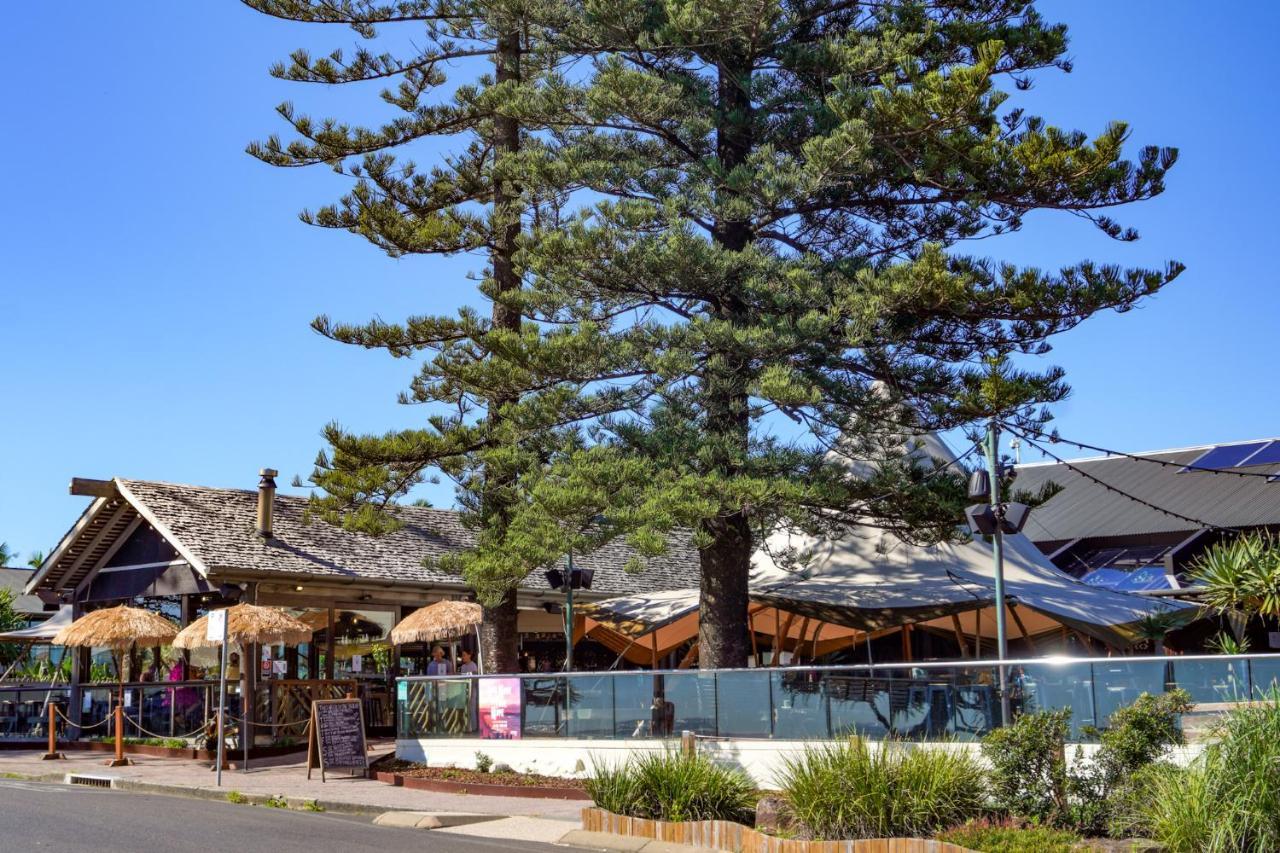 Beach Hotel Resort Teluk Byron Bagian luar foto