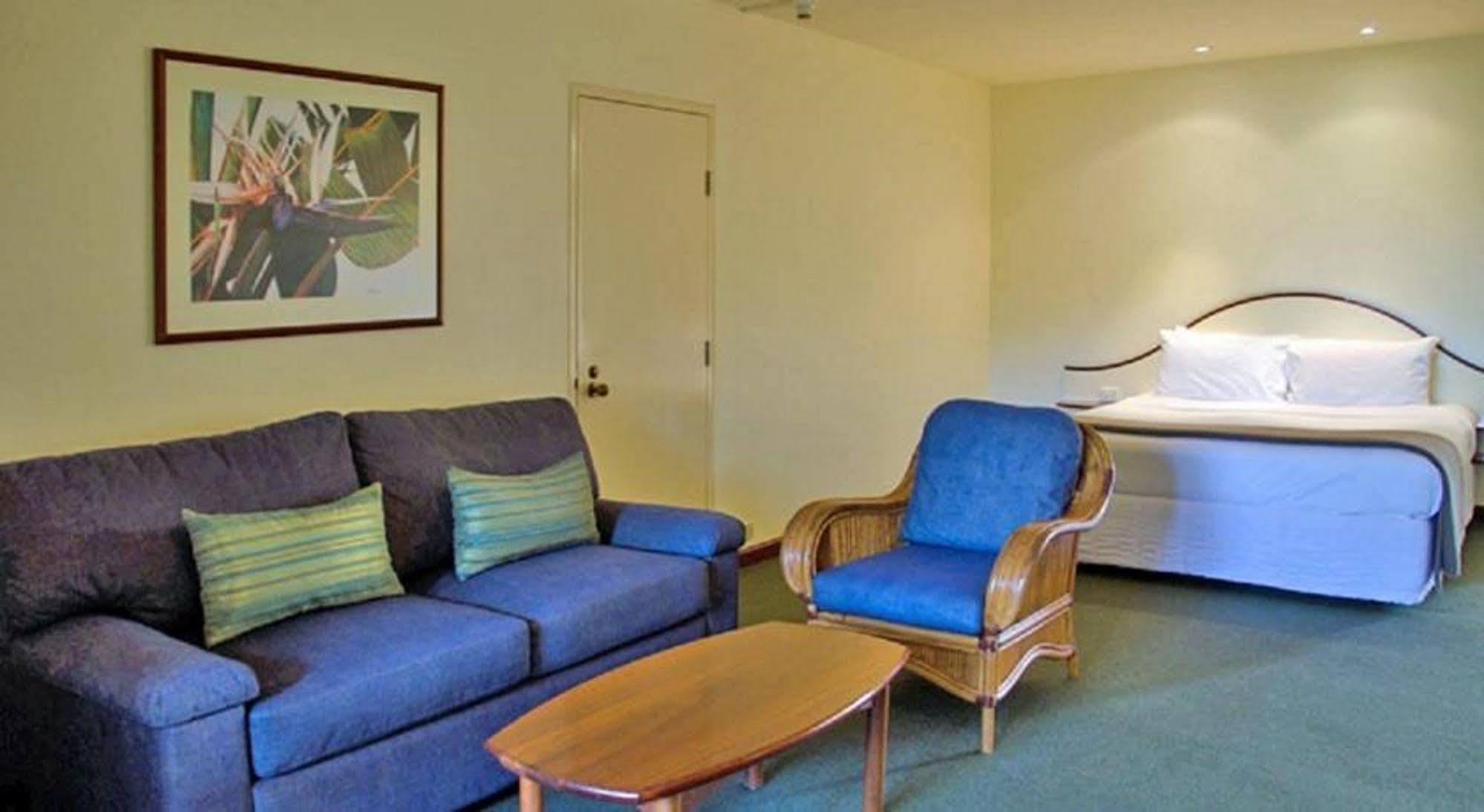 Beach Hotel Resort Teluk Byron Bagian luar foto