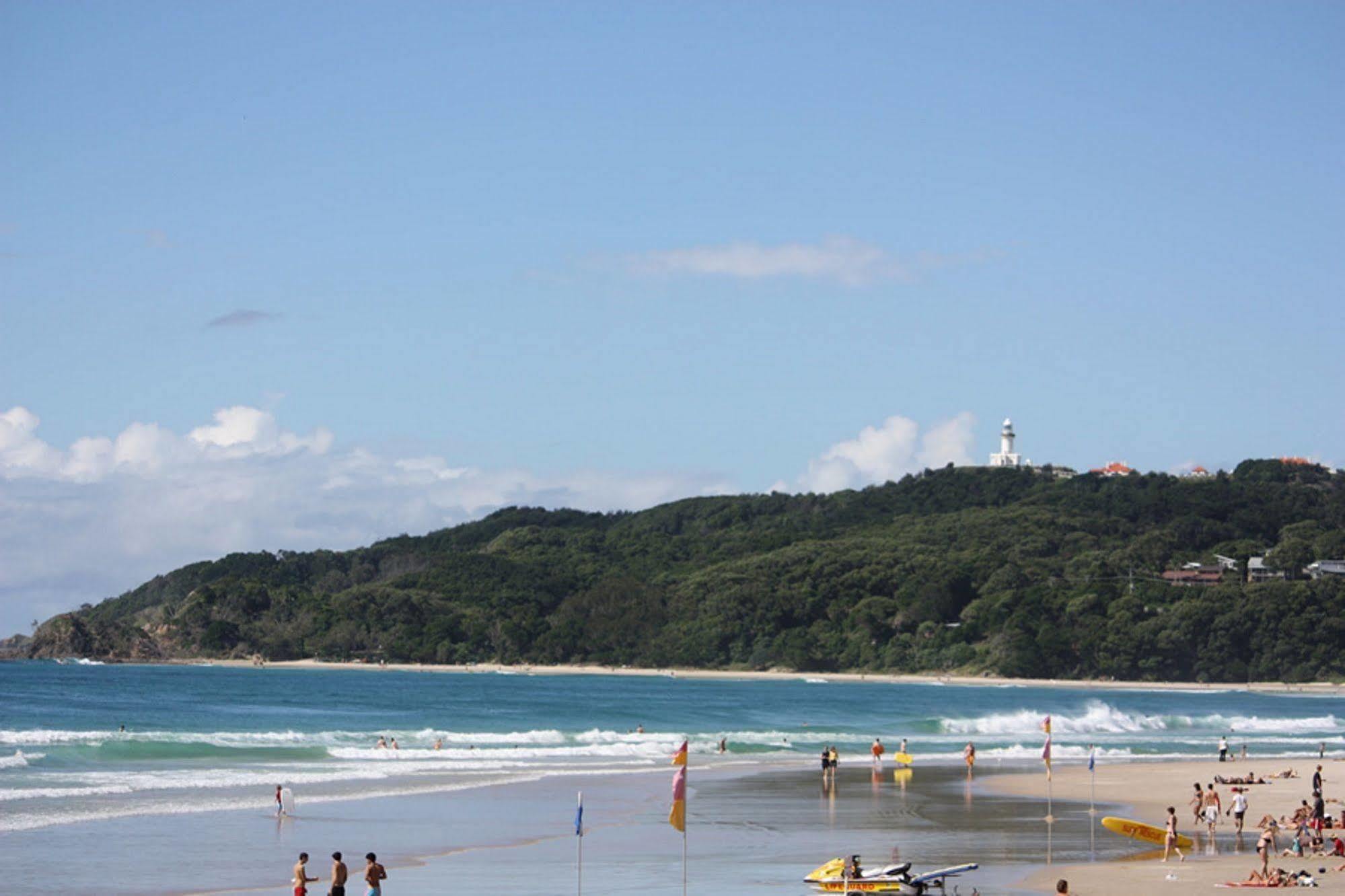 Beach Hotel Resort Teluk Byron Bagian luar foto
