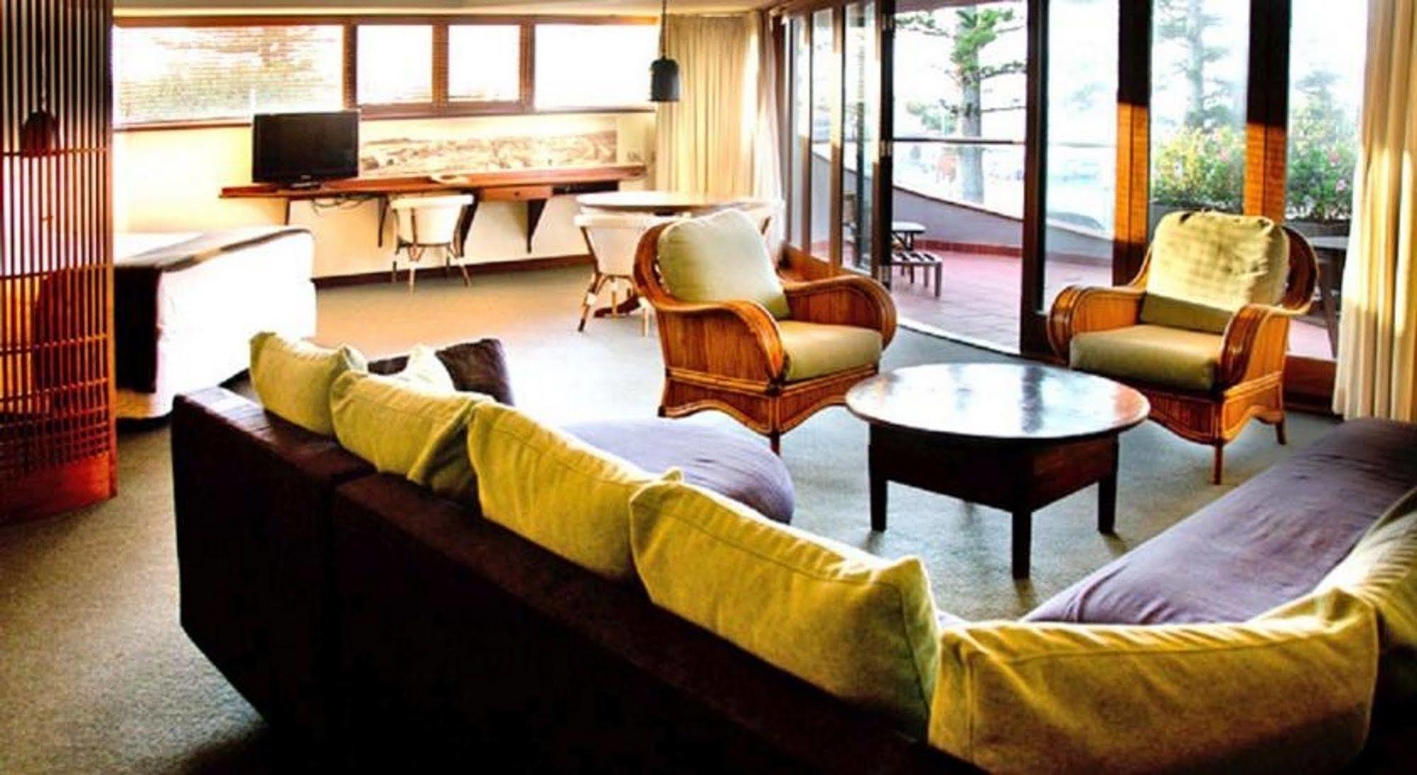 Beach Hotel Resort Teluk Byron Bagian luar foto